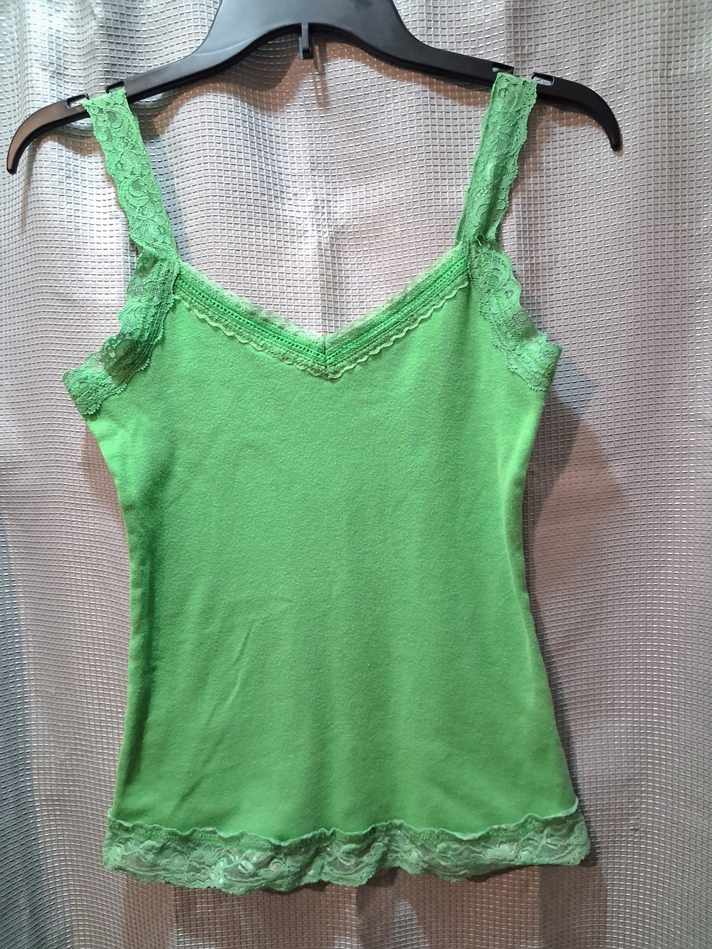 Eyeshadow Bright Green Lace-Trim Camisole